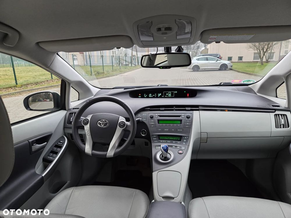 Toyota Prius (Hybrid) Executive - 7