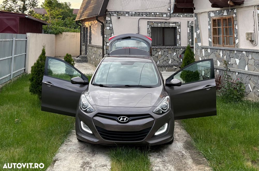 HYUNDAI i30 2015