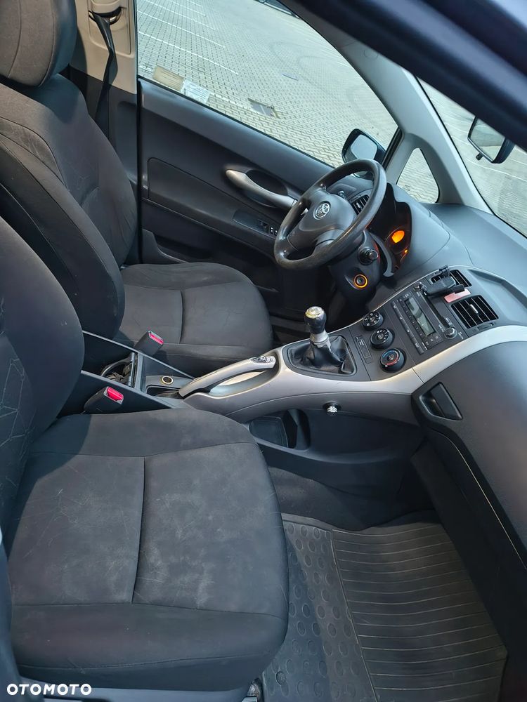 Toyota Auris - 11