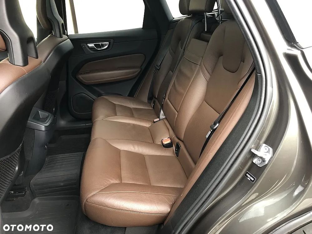 Volvo XC 60 T5 AWD Momentum Pro - 12