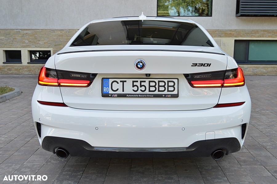 BMW Seria 3 330i AT - 23
