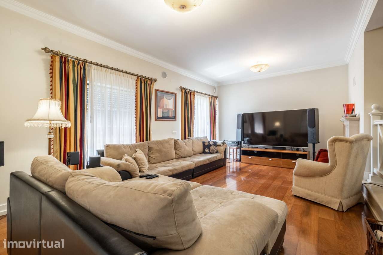 Luxuosa moradia, T5 com piscina e jardim em Pedrulheira-Marinha Grande - Grande imagem: 4/46