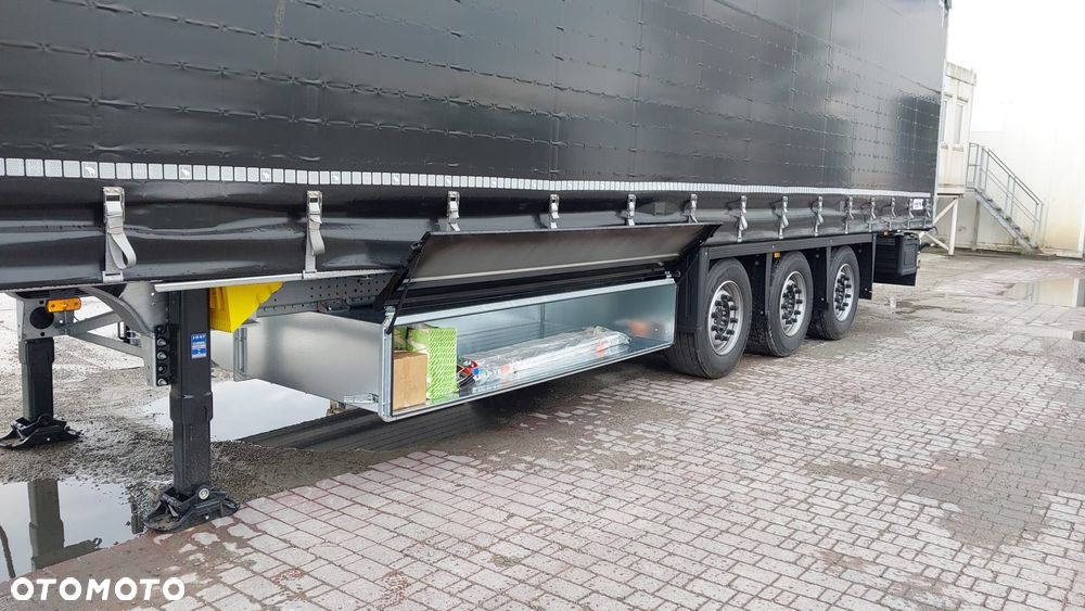 Schmitz Cargobull Schmitz Cargobull SCS MB Varios - koła 385/55 R22,5 - 3