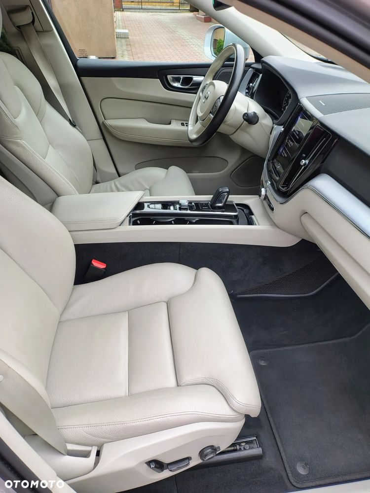 Volvo XC 60 B4 D AWD Ultimate Bright - 15