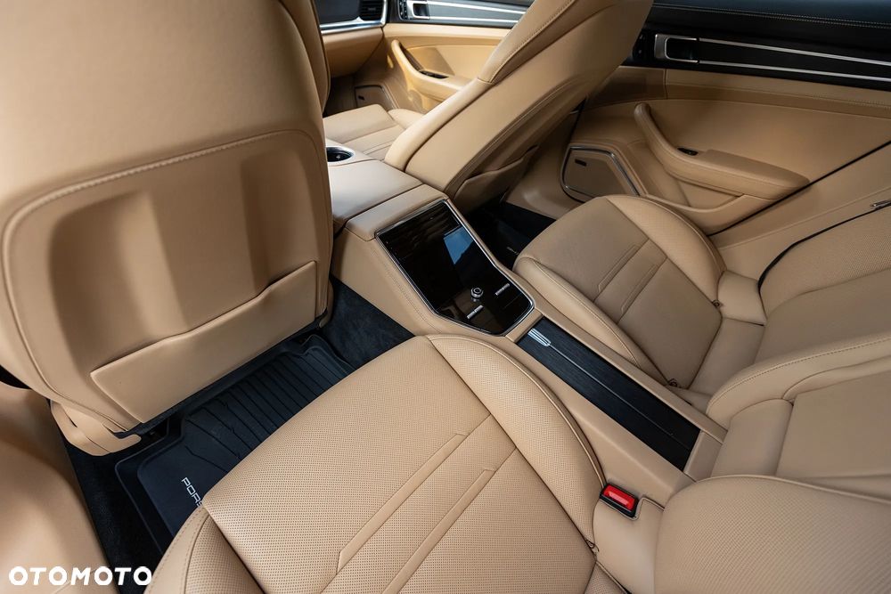 Porsche Panamera 4 E-Hybrid Platinum Edition - 9