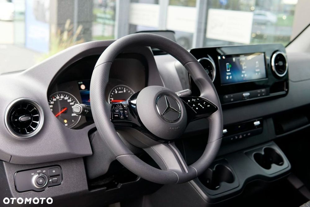 Mercedes-Benz Sprinter - 13