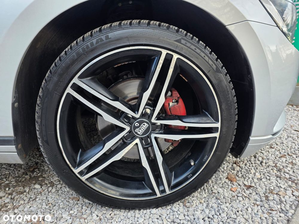 Volkswagen Passat 2.0 TDI SCR DSG Comfortline - 24