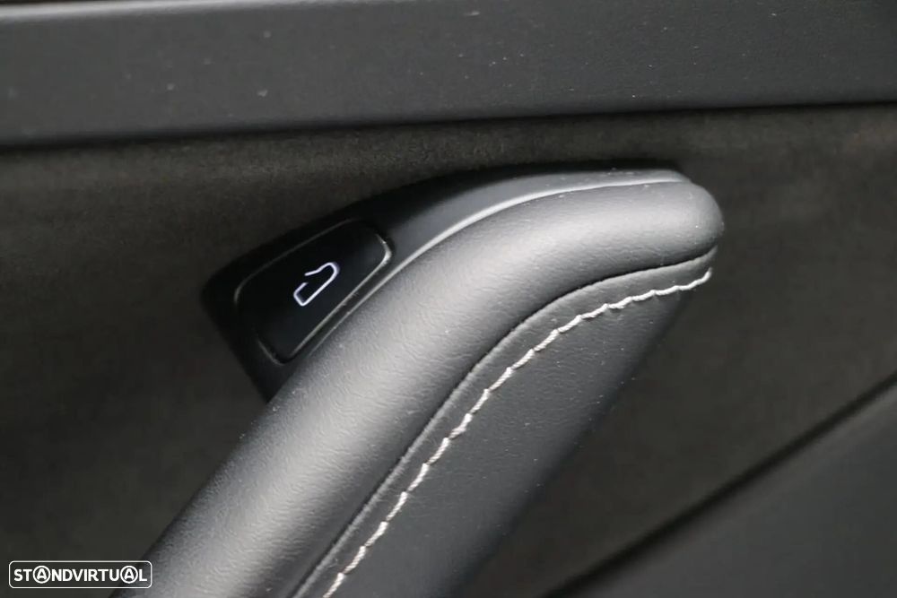 Tesla Model 3 Long Range AWD Dual Motor Performance — fotografia 16