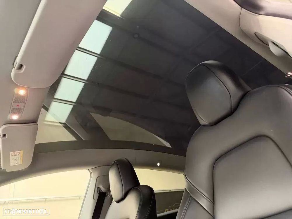Tesla Model Y Long Range Dual Motor AWD - 16