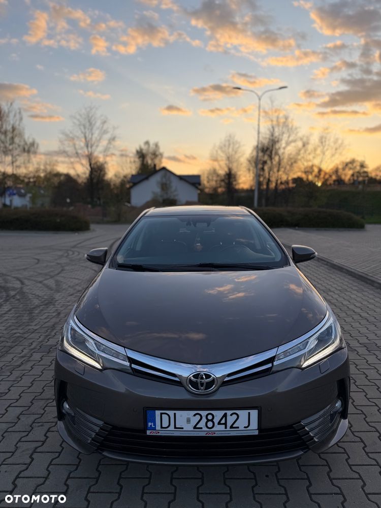 Toyota Corolla 1.6 Premium + - 5