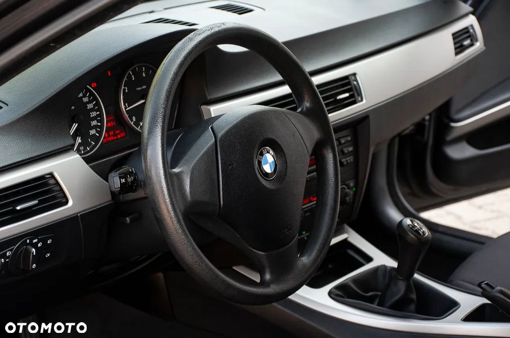 BMW Seria 3 - 38