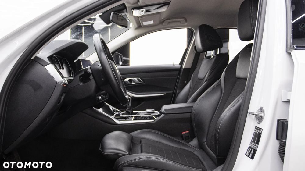 BMW Seria 3 318d Sport Line - 16