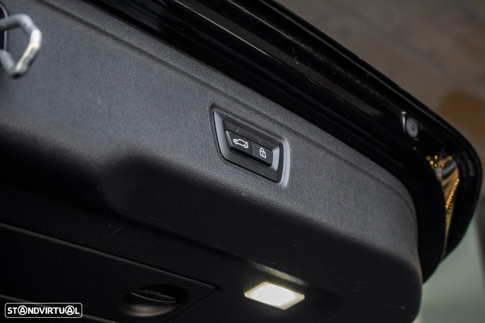 BMW 320 e Pack M Auto - 31