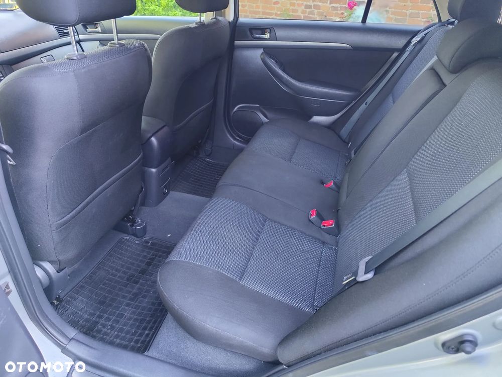 Toyota Avensis 1.8 VVT-i Luna - 19