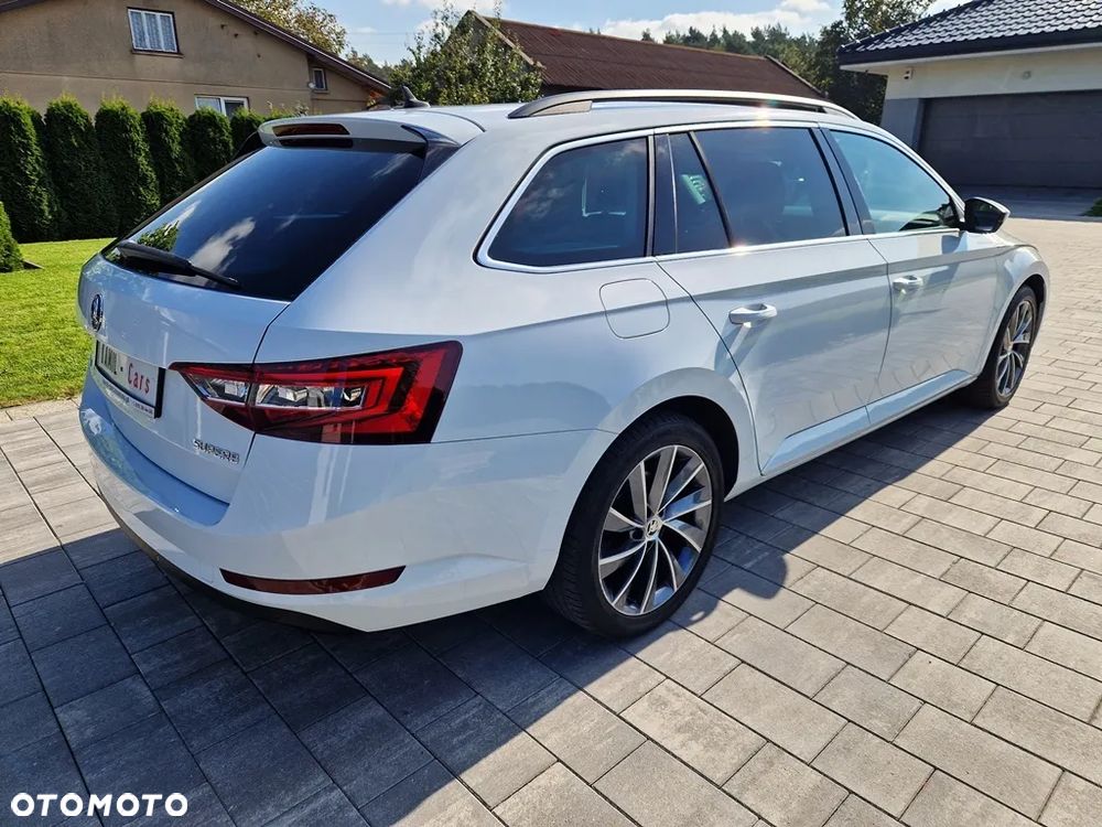 Skoda Superb Combi 2.0 TDI DSG SportLine - 9