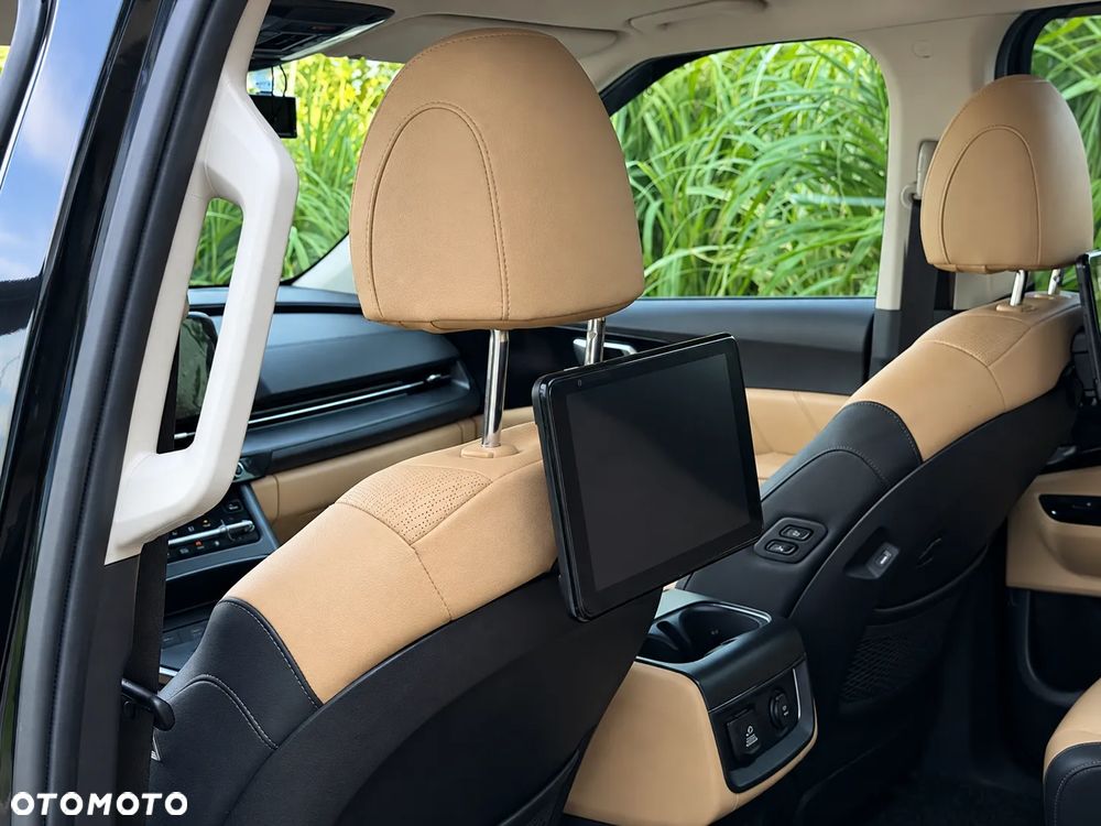Kia Carnival - 21