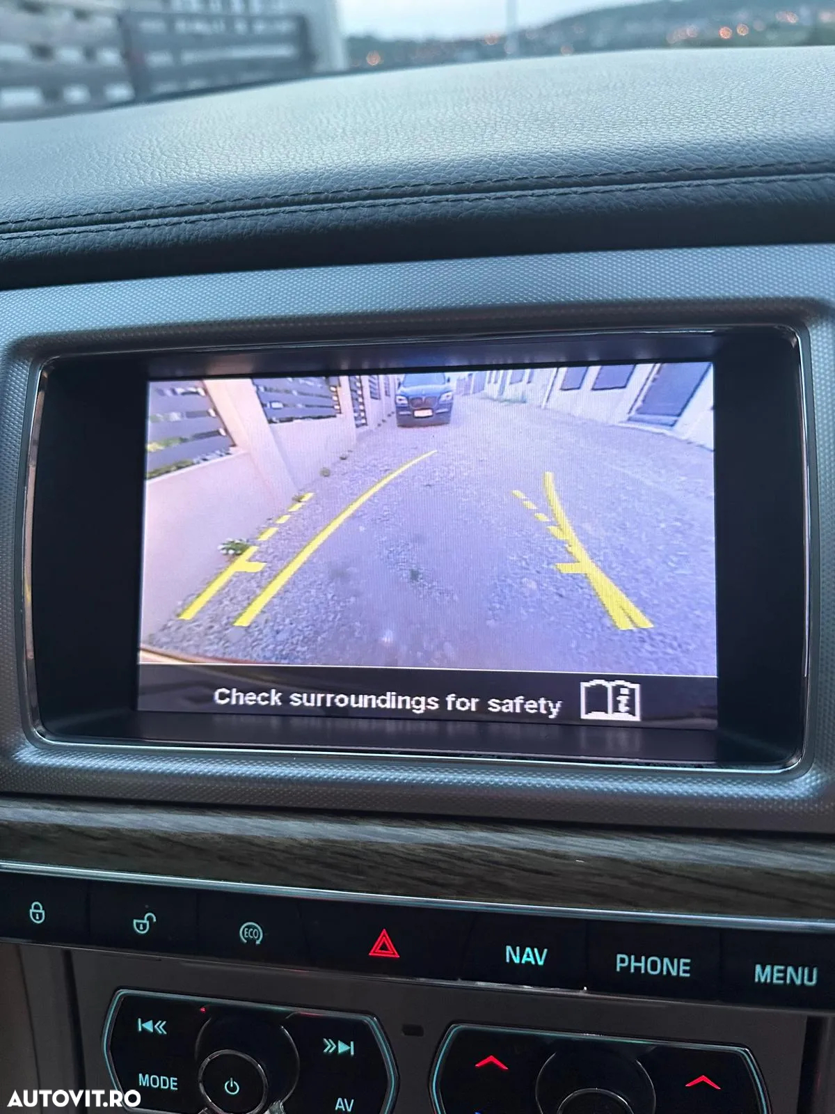 Jaguar XF 2.2 Diesel Sportbrake - 16