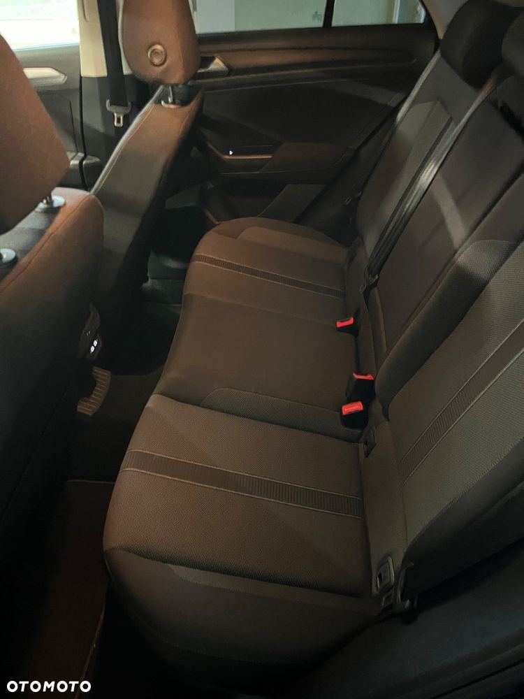 Volkswagen T-Roc - 12