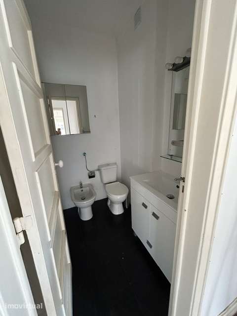 T2 Duplex em Campo de Ourique com varanda e muita luz - Grande imagem: 4/10