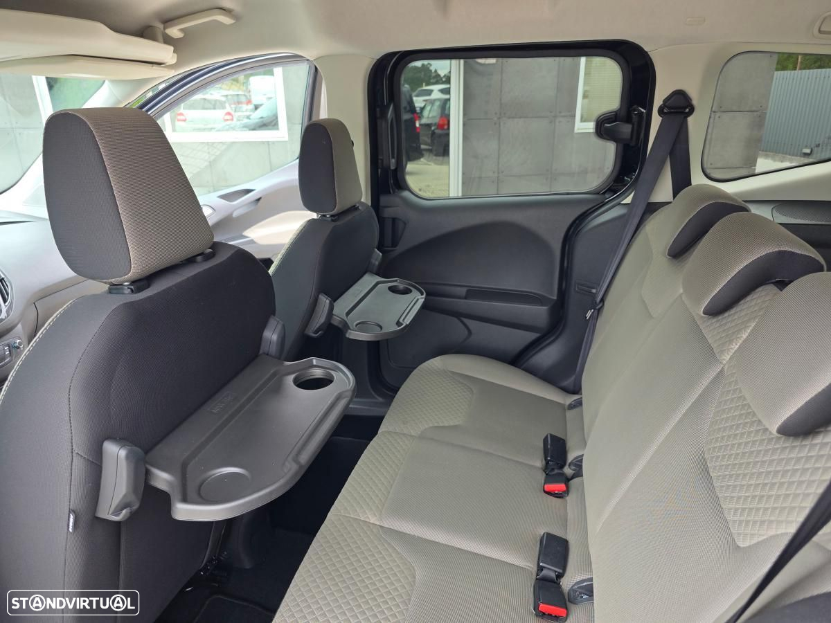 Ford Tourneo Courier 1.0 EcoBoost Titanium - 24