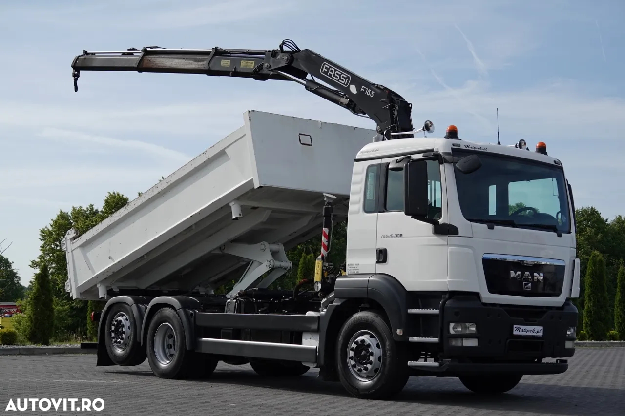 MAN TGS 26.360 / 6X2 / BASCULĂ + HDS FASSI F155A / CAPACITATE DE RIDICARE 6 160 KG / BORDMATIC / AXĂ RIDICATĂ / EURO 5 - 4