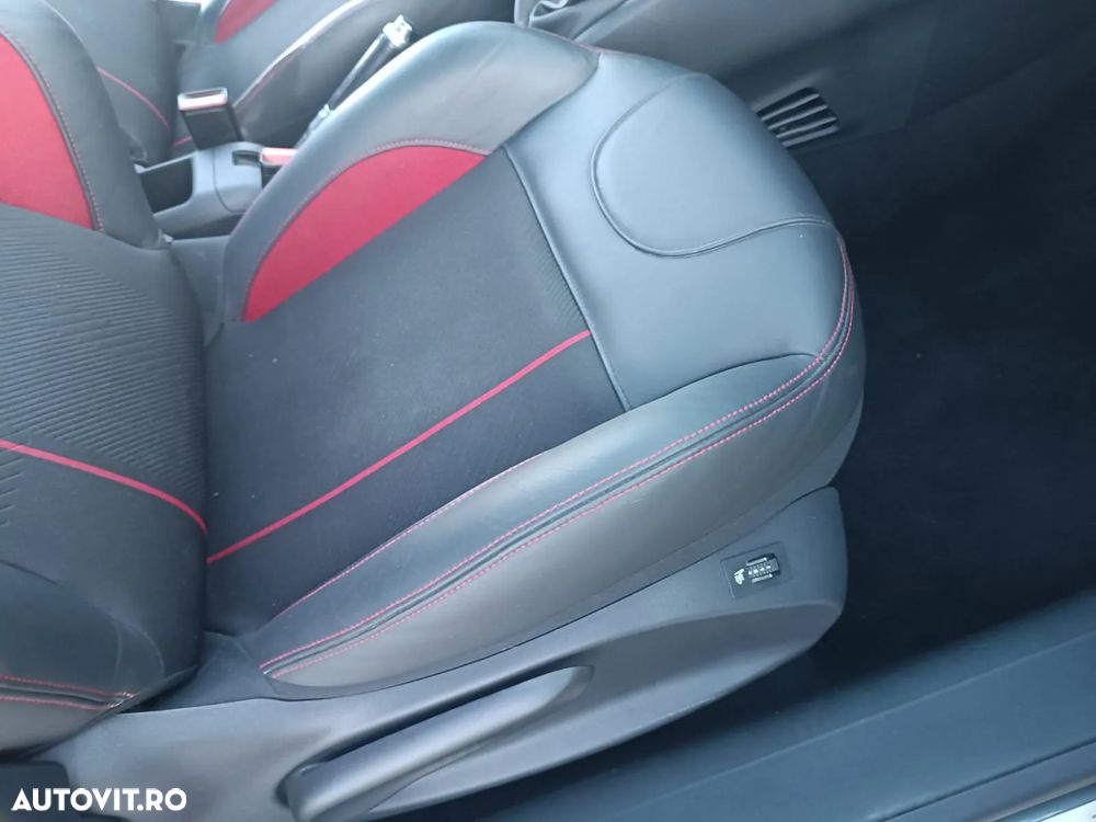 Peugeot 208 GTI 200 THP - 18
