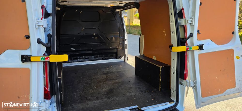 Ford Transit Custom L1H1 2.0 IVA DEDUTIVEL - 18