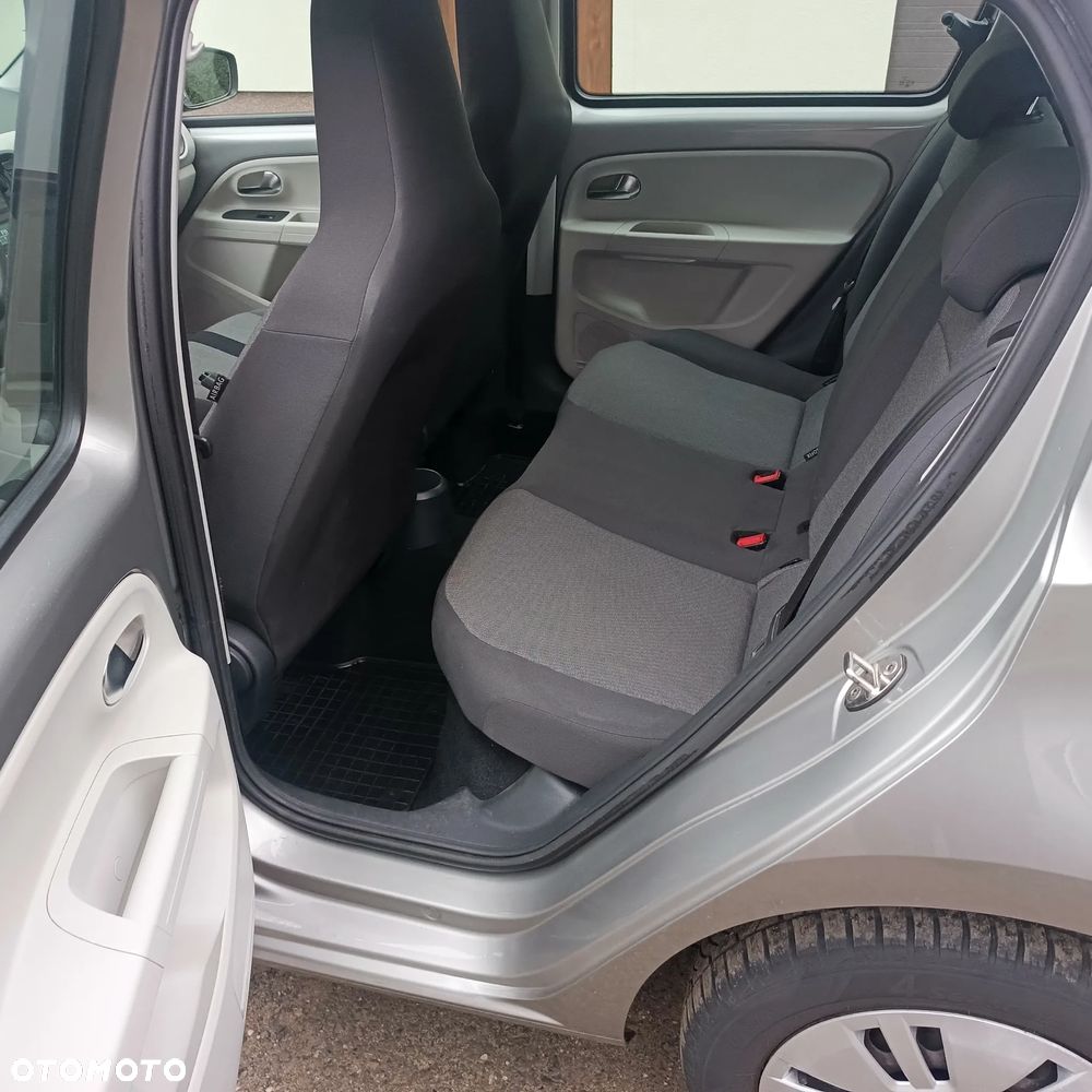 Volkswagen up! street - 8