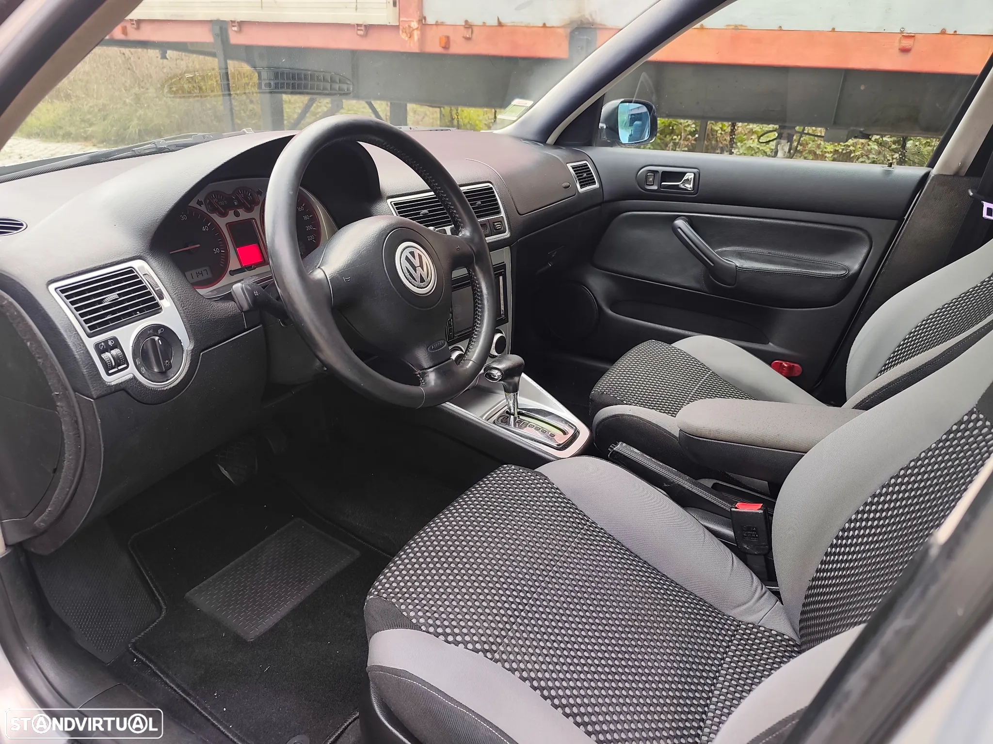 VW Golf 1.9 TDi Highline Aut. - 6
