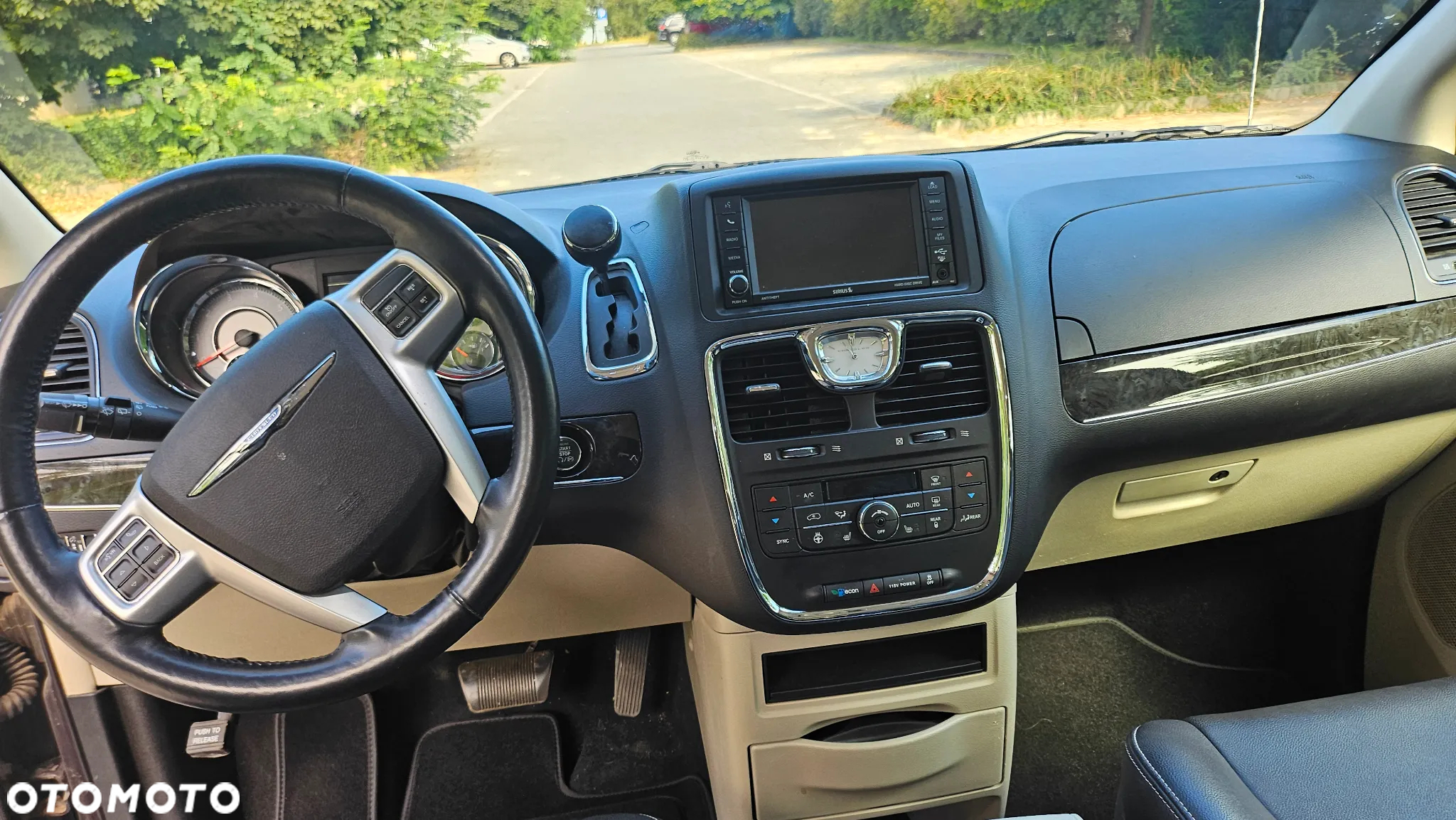 Chrysler Town & Country 3.6 Limited - 9