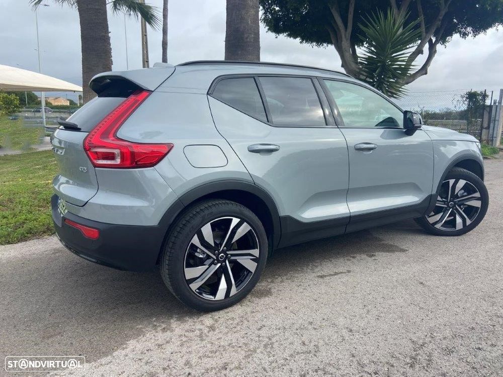 Volvo XC 40 2.0 B3 Plus Dark - 2