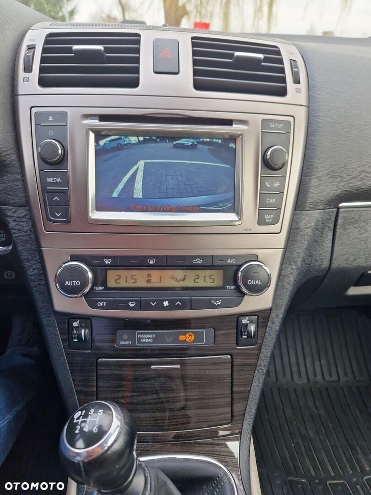 Toyota Avensis 1.8 Premium - 12