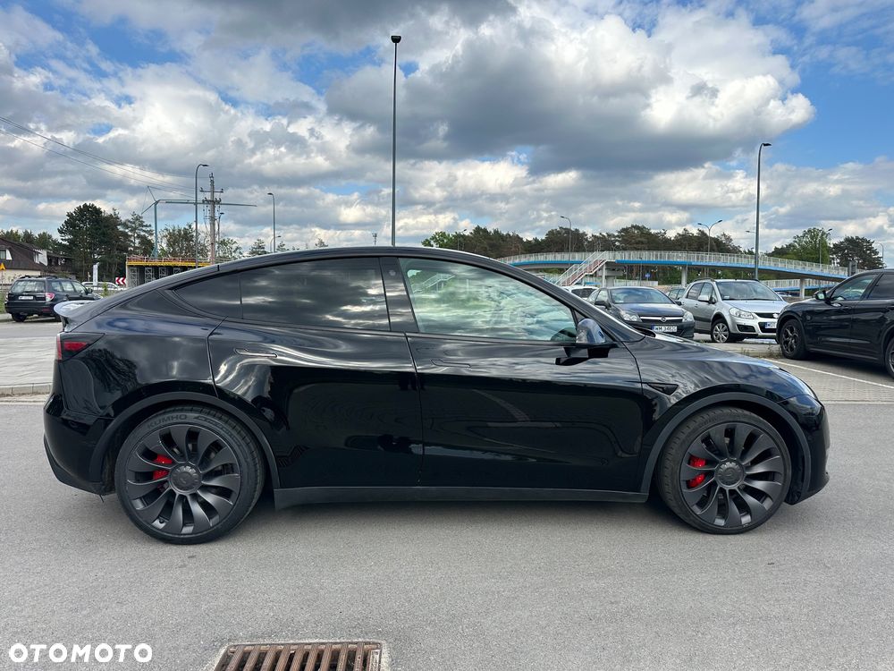 Tesla Model Y Performance AWD - 1