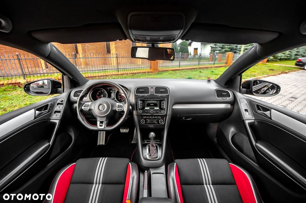 Volkswagen Golf 2.0 GTI DSG adidas - 26