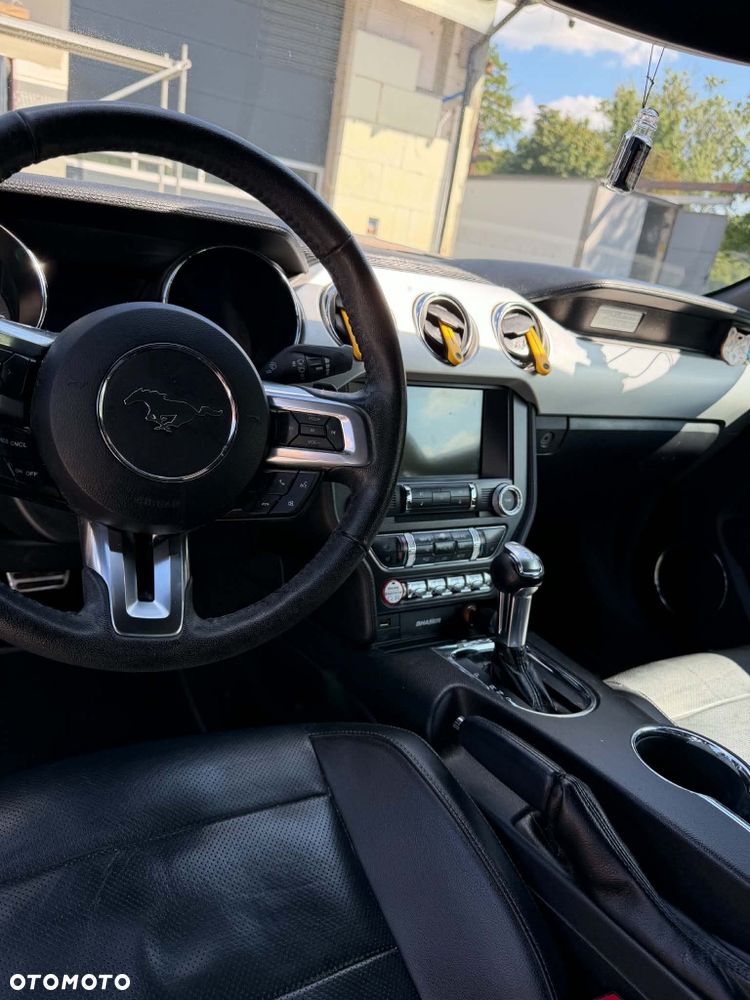 Ford Mustang - 2