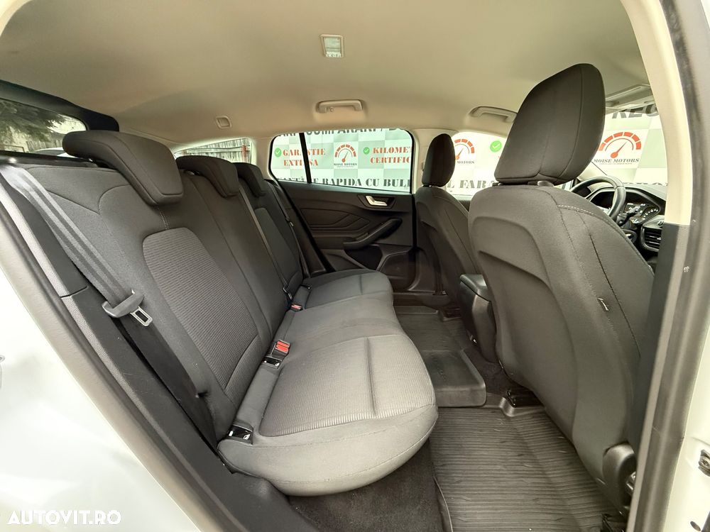 Ford Focus 1.5 EcoBlue Start-Stopp-System TITANIUM DESIGN - 12
