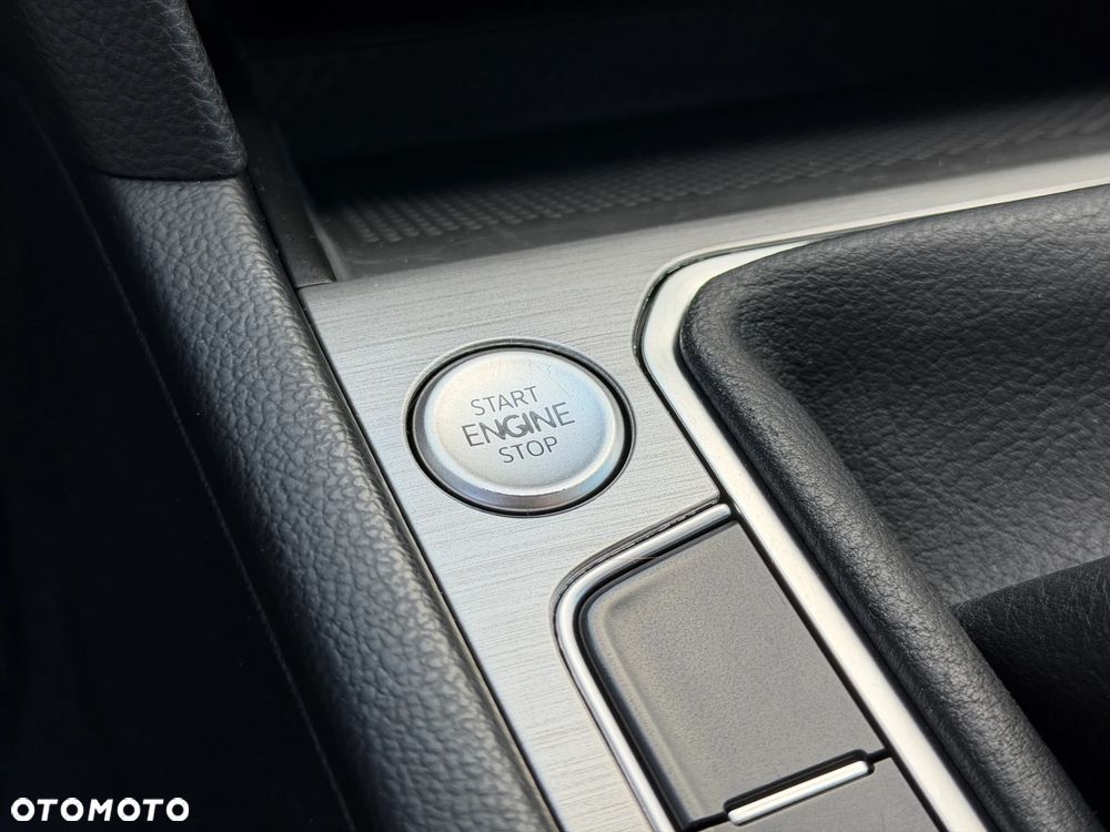 Volkswagen Passat 2.0 TDI EVO Elegance - 20