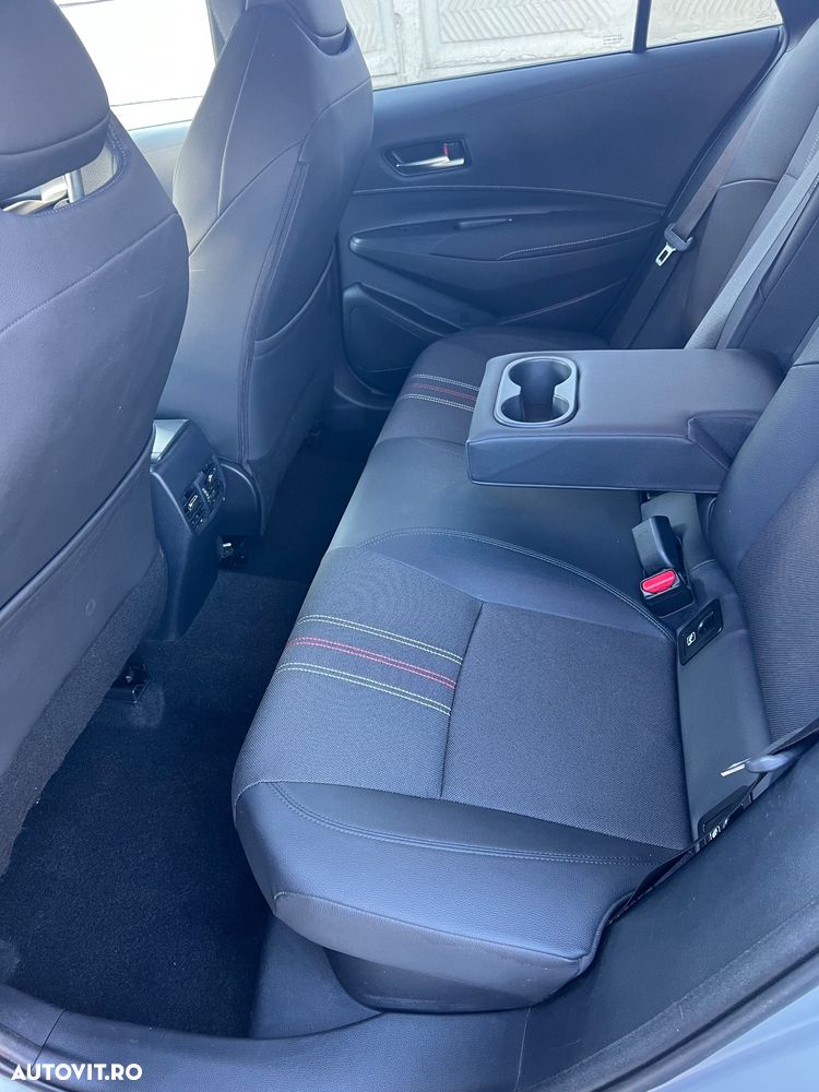 Toyota Corolla 1.8 HSD Dynamic GR Sport - 12