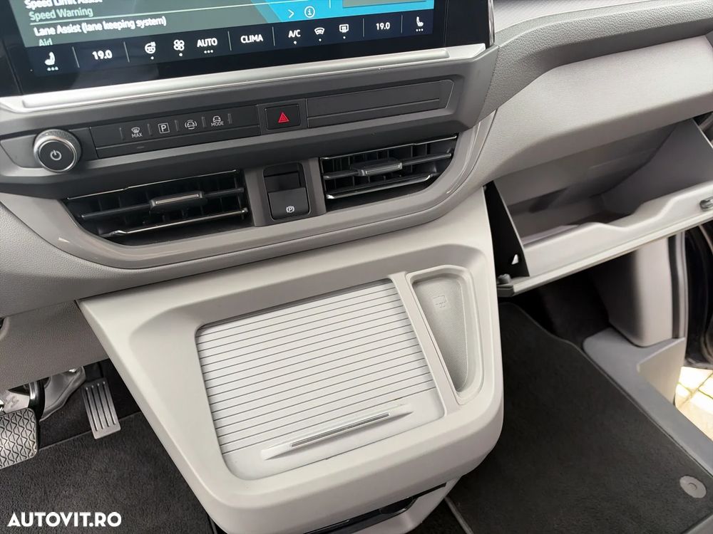 Volkswagen Caravelle - 21