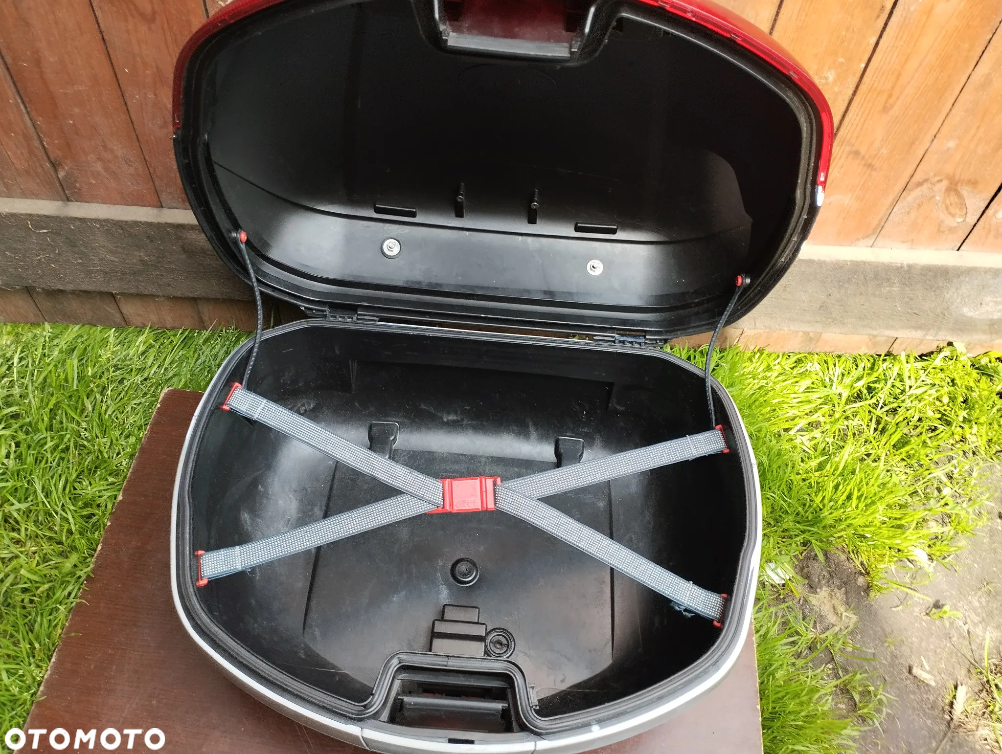 Motocyklowy Kufer Centralny Monokey GIVI V46 - 6