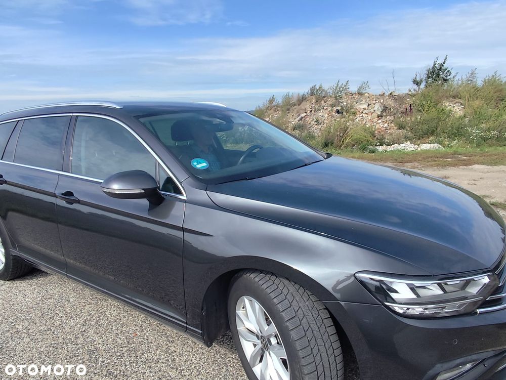 Volkswagen Passat - 1