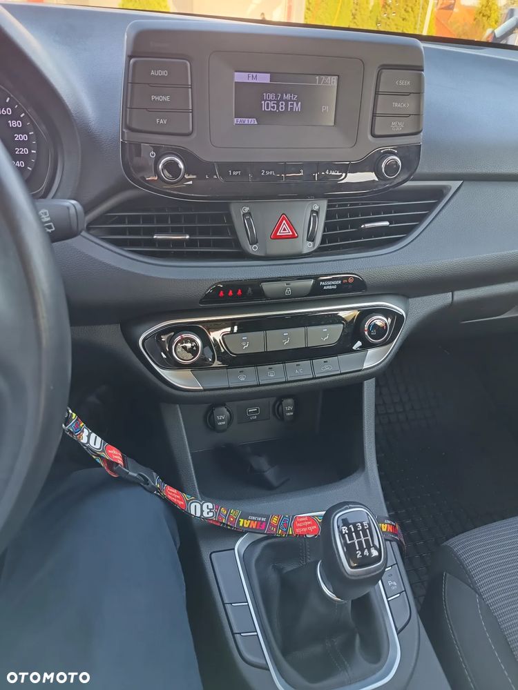 Hyundai i30 1.5 DPI Classic + - 20