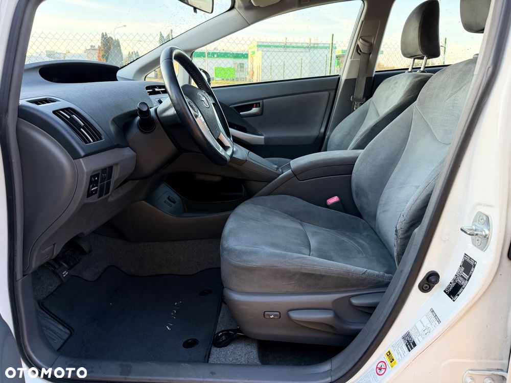 Toyota Prius 1.8 HSD Premium - 9