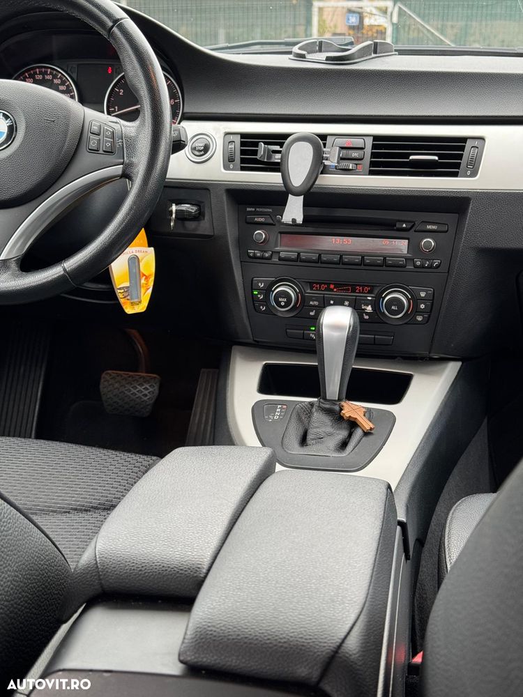 BMW Seria 3 320i Aut. - 8