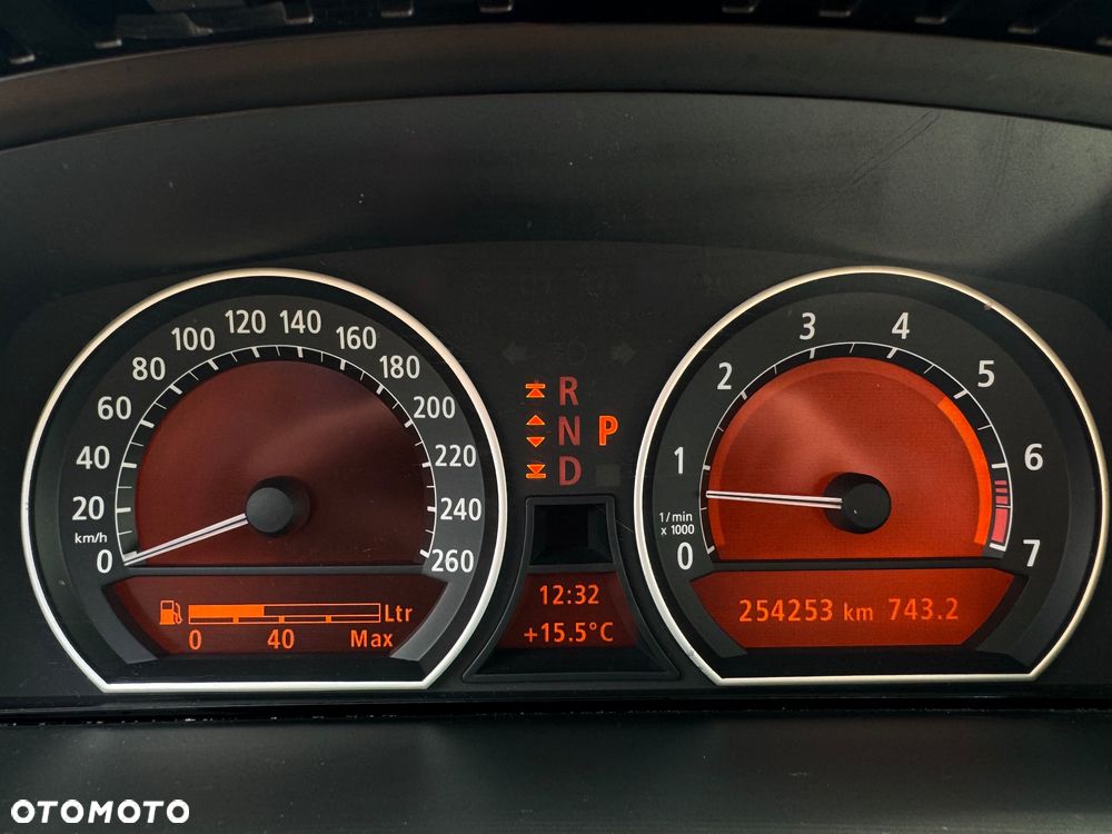 BMW Seria 7 745i - 22