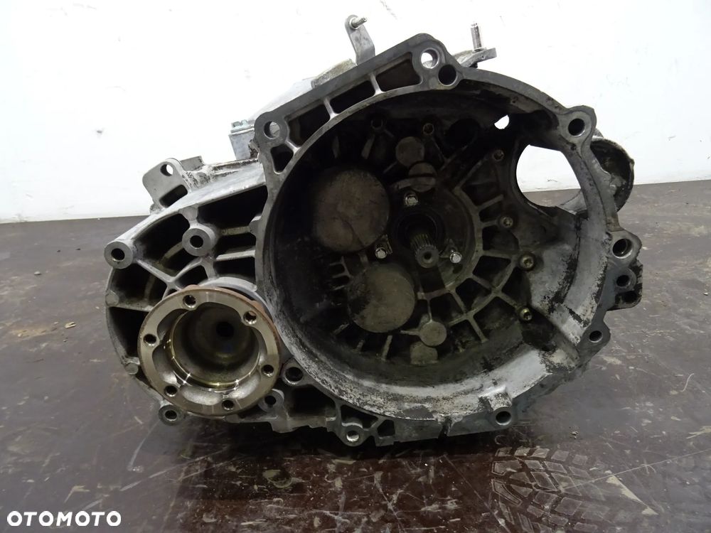 VW PASSAT B6 05-09 KOMBI 2.0 TDI SKRZYNIA BIEGÓW HDV - 2