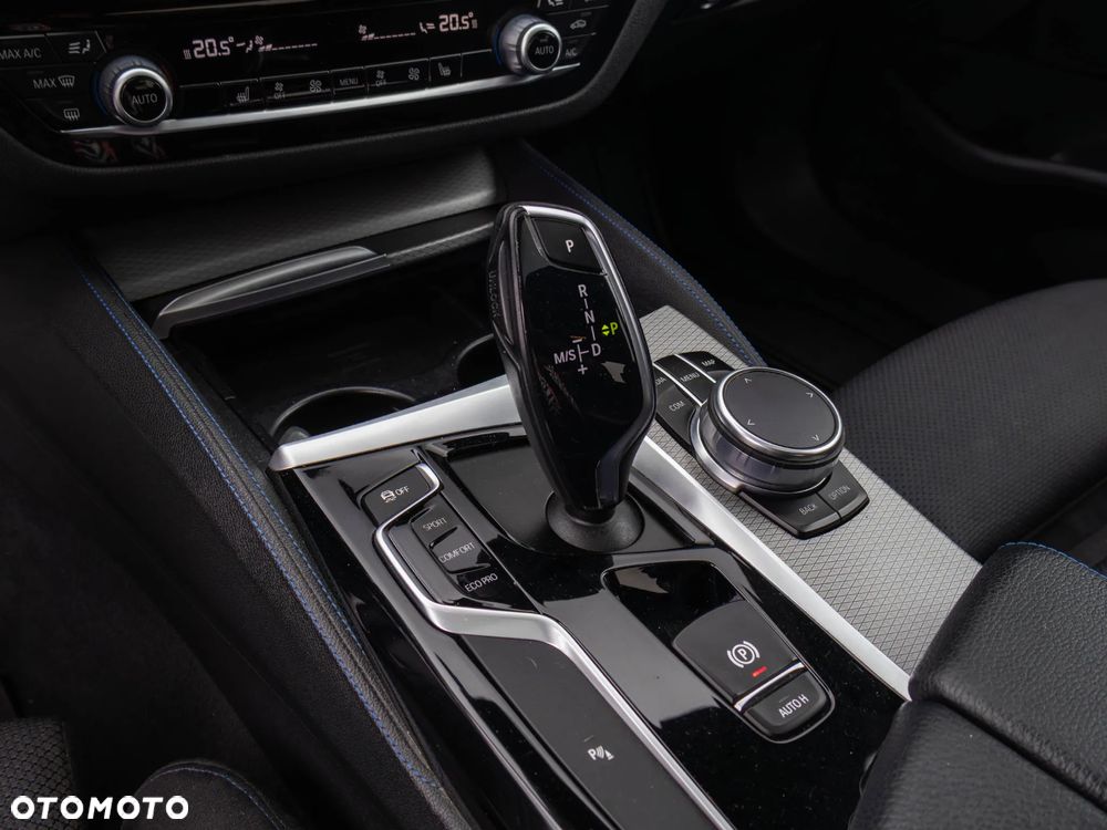 BMW Seria 5 520d xDrive - 29