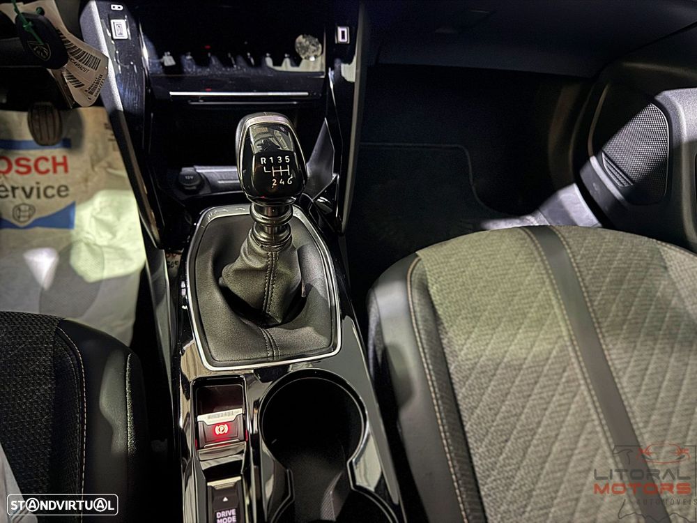 Peugeot 2008 1.2 PureTech Allure Pack - 28