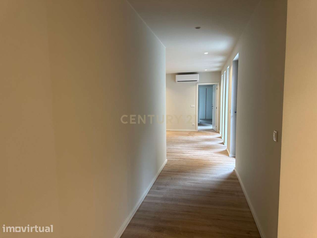 Onde o Luxo Encontra a Natureza: T2 Novo e Pronto a Habitar no Centro - Grande imagem: 4/45