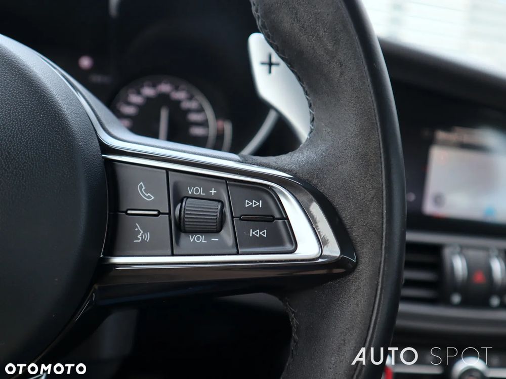 Alfa Romeo Giulia 2.9 Bi Turbo V6 Quadrifoglio - 27